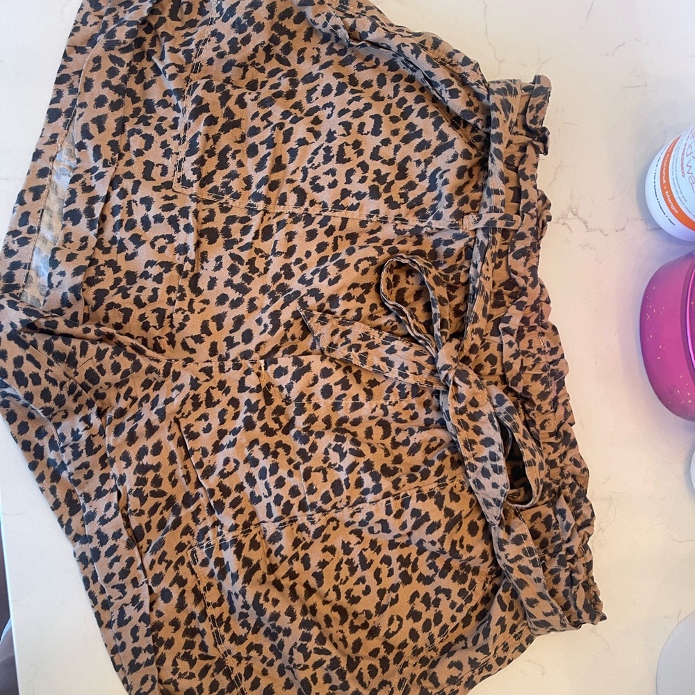 Large Aerie High Rise Cheetah Print Paper Bag Shorts
w/ Pockets